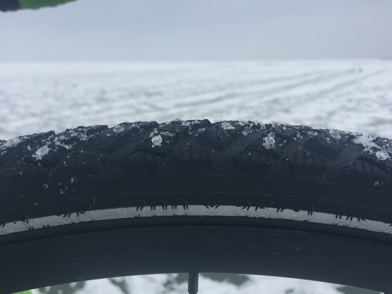 Schneefahrbahn.